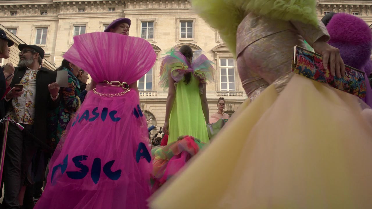 Emily_in_Paris_S01E10_Cancel_Couture_720p_NF_WEB-DL_DDP5_1_x264-BTN_0761.jpg Emily_in_Paris_S01E10_Cancel_Couture_720p_NF_WEB-DL_DDP5_1_x264-BTN_0761.jpg