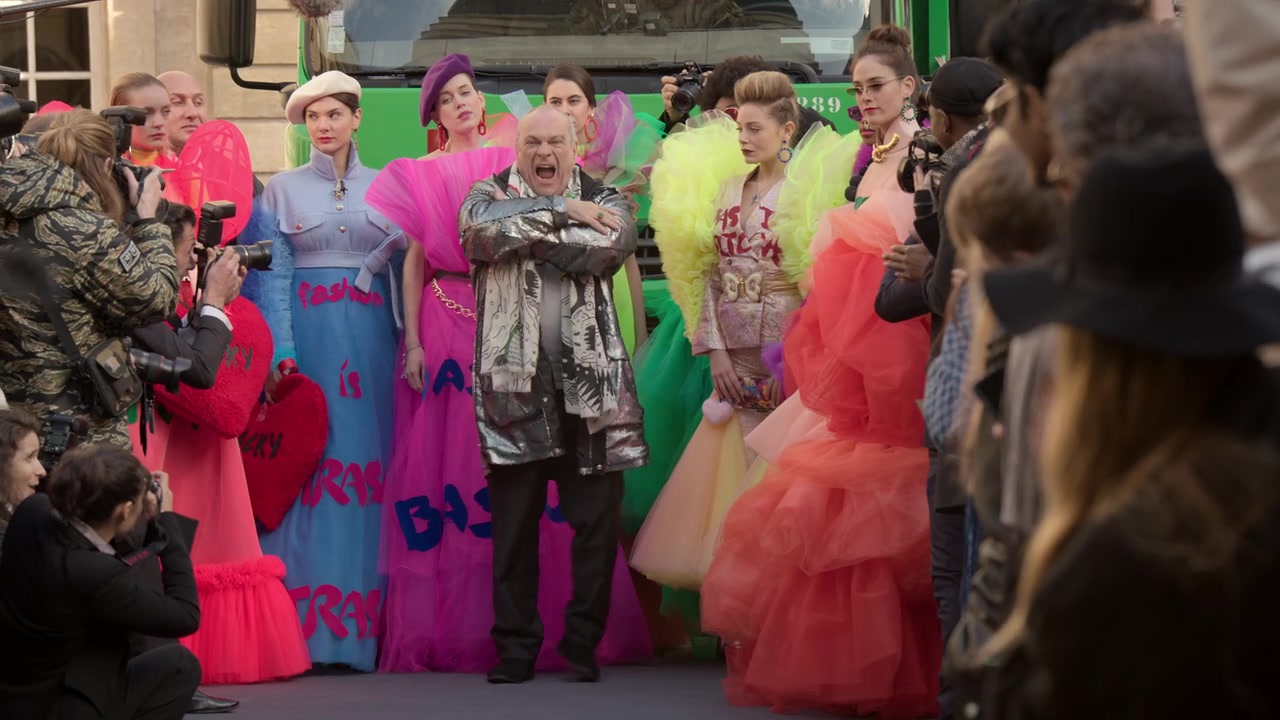 Emily_in_Paris_S01E10_Cancel_Couture_720p_NF_WEB-DL_DDP5_1_x264-BTN_0773.jpg