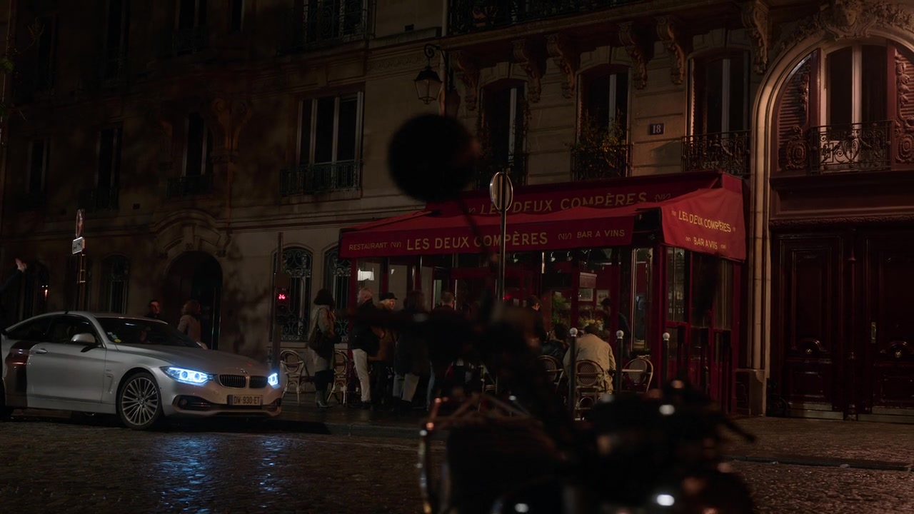 Emily_in_Paris_S01E10_Cancel_Couture_720p_NF_WEB-DL_DDP5_1_x264-BTN_0779.jpg