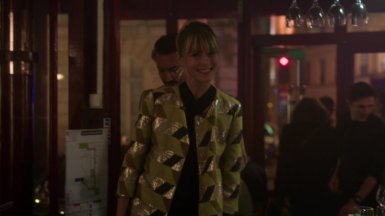Emily_in_Paris_S01E10_Cancel_Couture_720p_NF_WEB-DL_DDP5_1_x264-BTN_0800.jpg