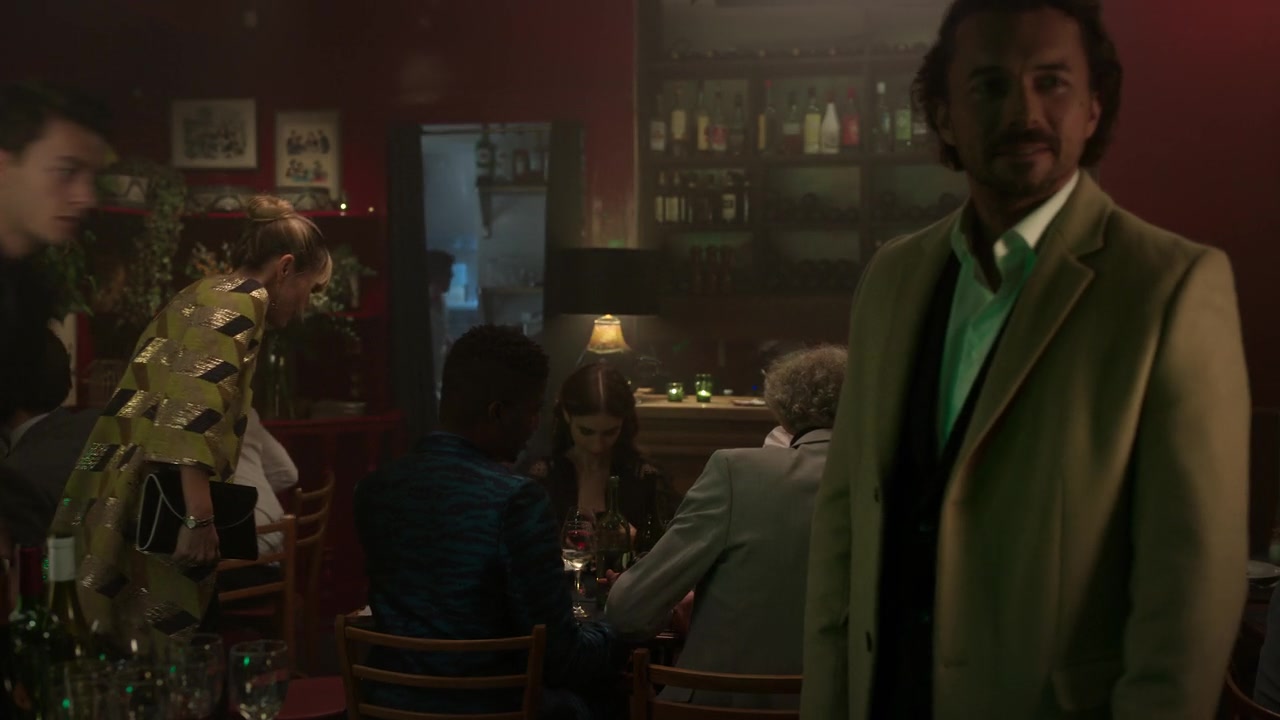 Emily_in_Paris_S01E10_Cancel_Couture_720p_NF_WEB-DL_DDP5_1_x264-BTN_0820.jpg