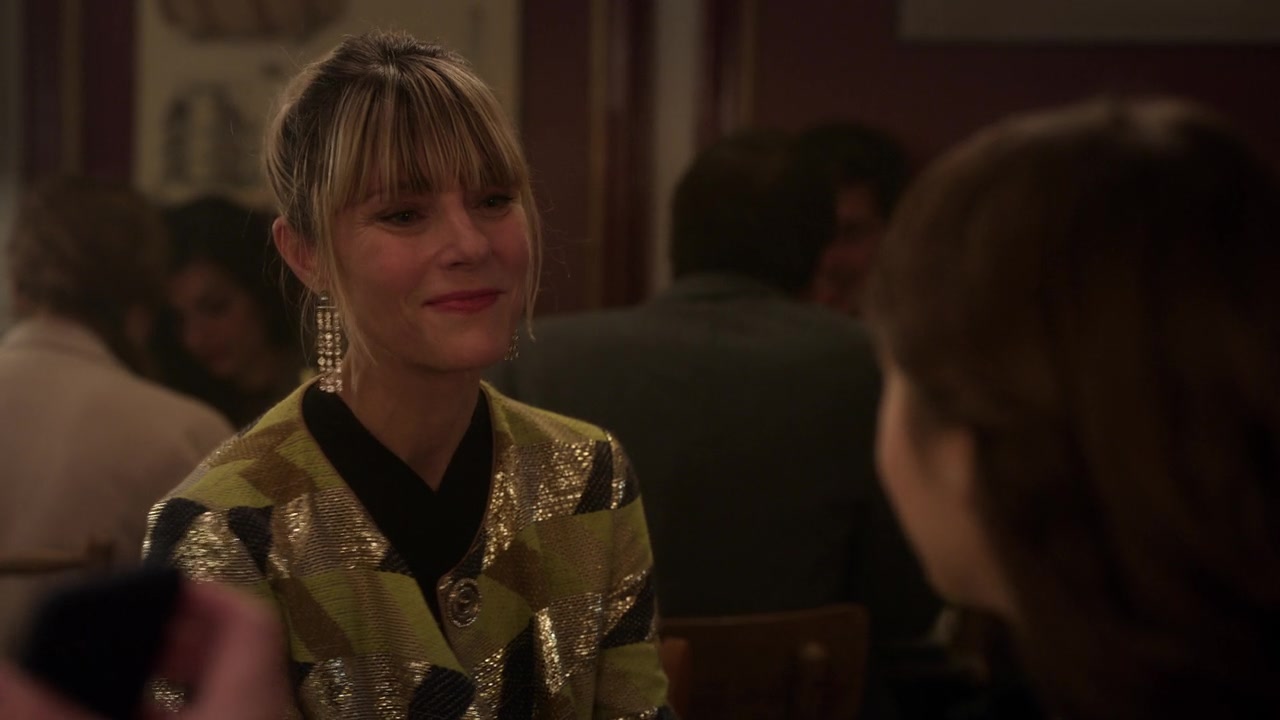 Emily_in_Paris_S01E10_Cancel_Couture_720p_NF_WEB-DL_DDP5_1_x264-BTN_0824.jpg
