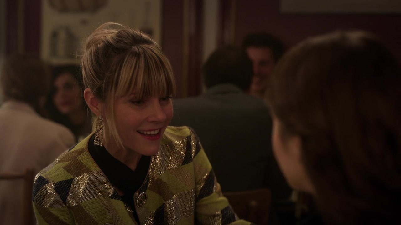 Emily_in_Paris_S01E10_Cancel_Couture_720p_NF_WEB-DL_DDP5_1_x264-BTN_0825.jpg