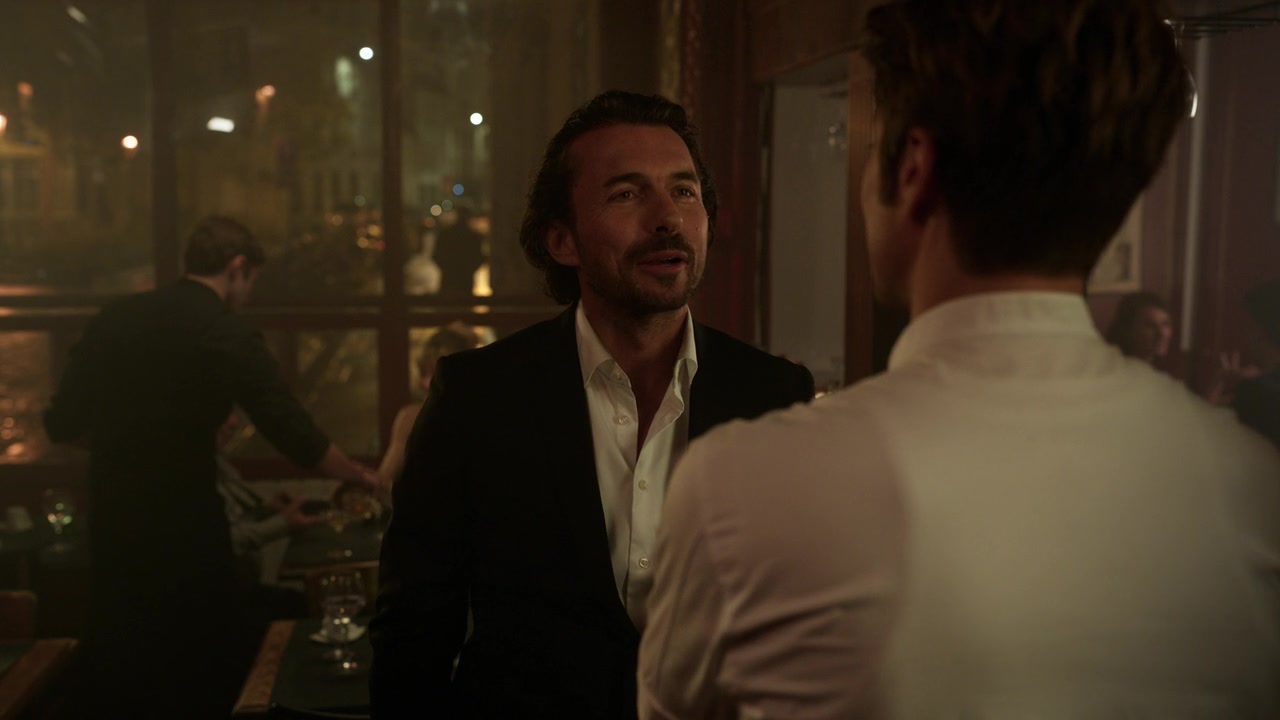 Emily_in_Paris_S01E10_Cancel_Couture_720p_NF_WEB-DL_DDP5_1_x264-BTN_0860.jpg