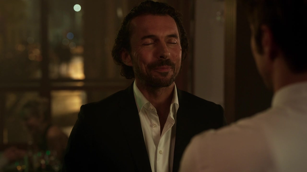 Emily_in_Paris_S01E10_Cancel_Couture_720p_NF_WEB-DL_DDP5_1_x264-BTN_0875.jpg