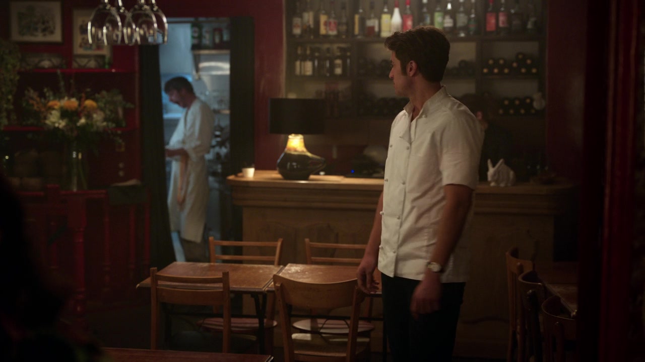Emily_in_Paris_S01E10_Cancel_Couture_720p_NF_WEB-DL_DDP5_1_x264-BTN_0893.jpg