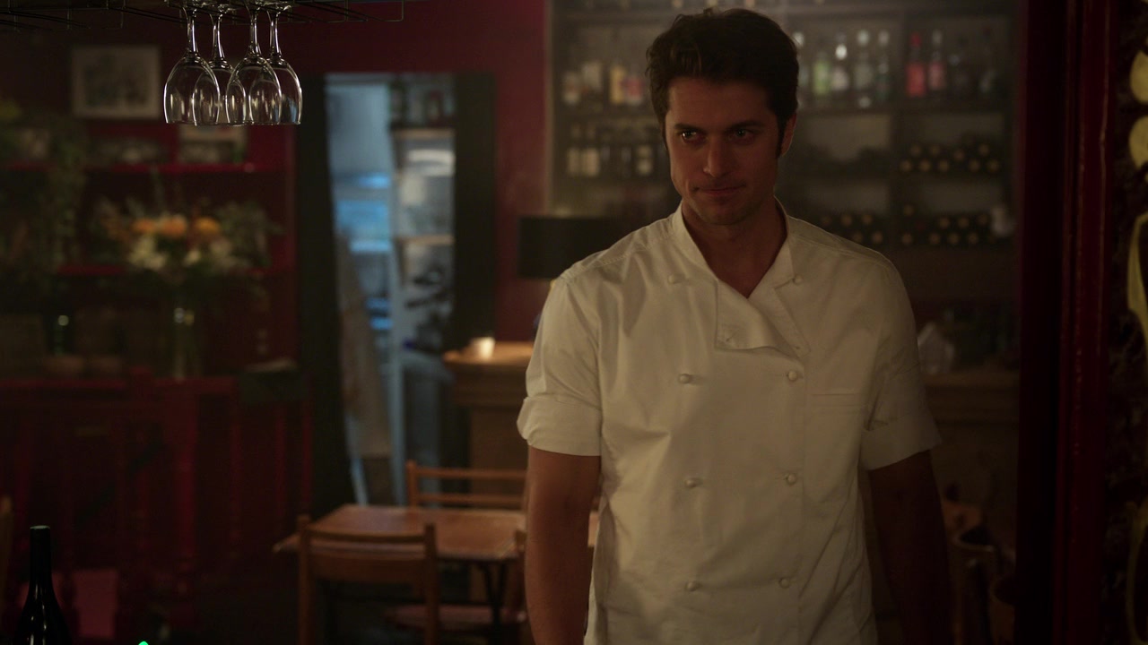 Emily_in_Paris_S01E10_Cancel_Couture_720p_NF_WEB-DL_DDP5_1_x264-BTN_0898.jpg