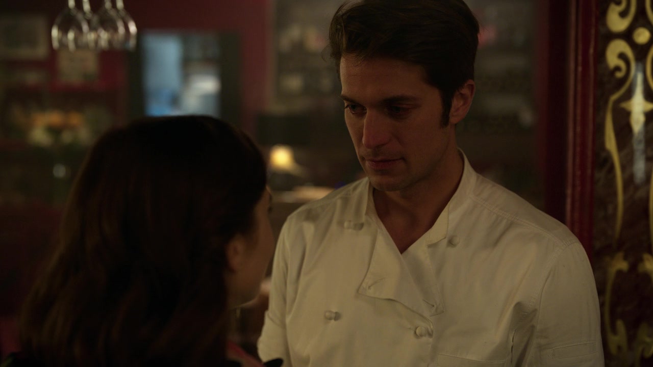 Emily_in_Paris_S01E10_Cancel_Couture_720p_NF_WEB-DL_DDP5_1_x264-BTN_0927.jpg