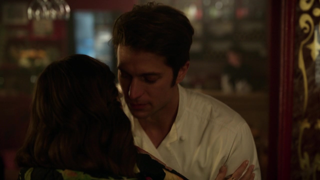 Emily_in_Paris_S01E10_Cancel_Couture_720p_NF_WEB-DL_DDP5_1_x264-BTN_0930.jpg