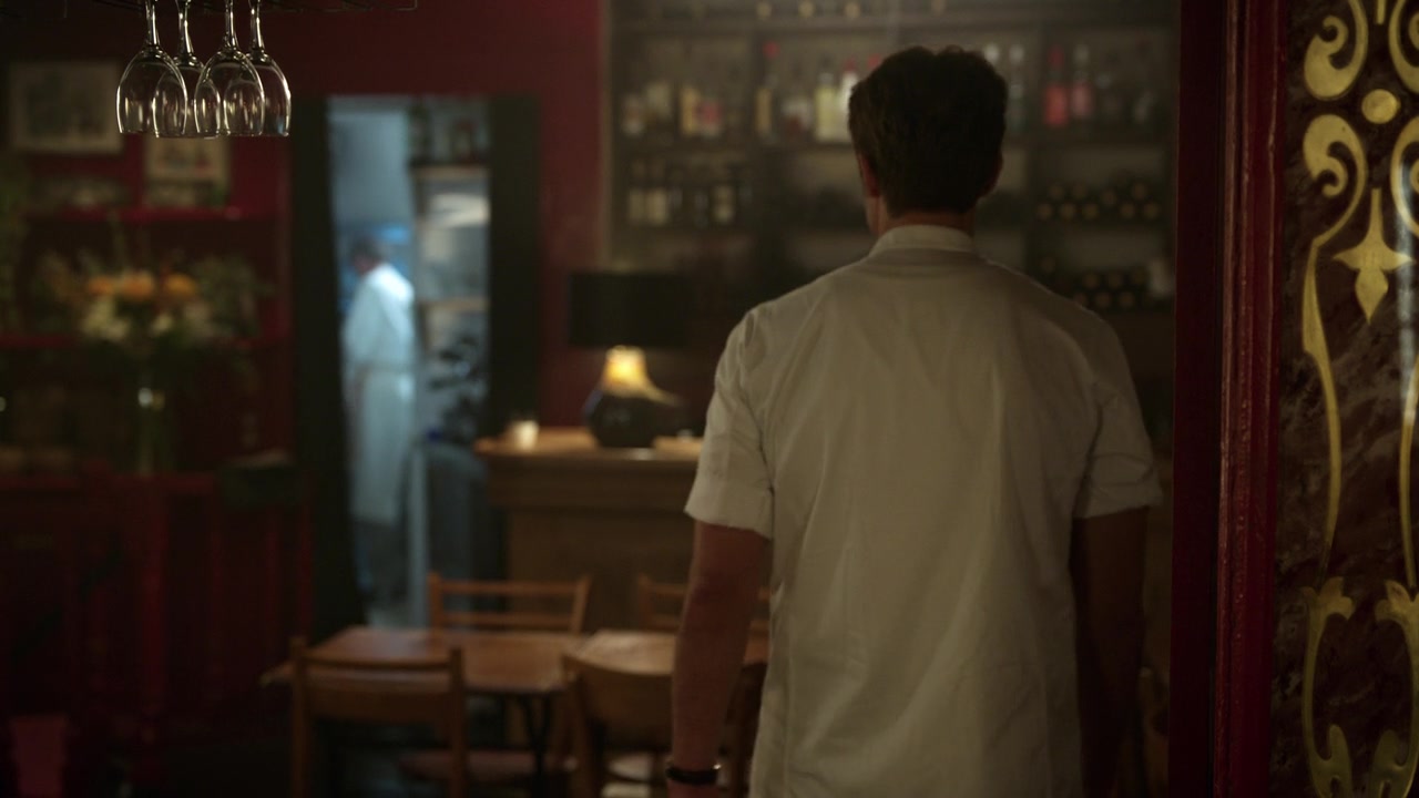 Emily_in_Paris_S01E10_Cancel_Couture_720p_NF_WEB-DL_DDP5_1_x264-BTN_0941.jpg