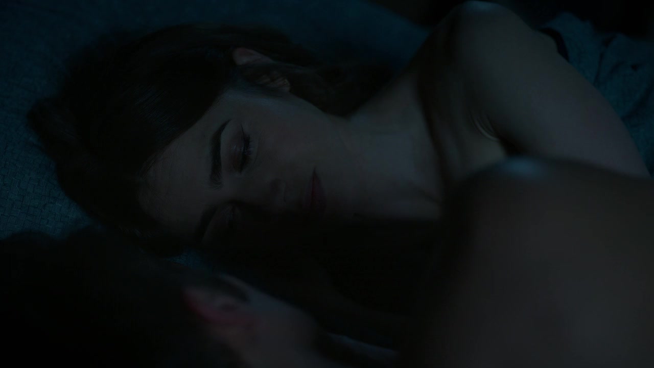 Emily_in_Paris_S01E10_Cancel_Couture_720p_NF_WEB-DL_DDP5_1_x264-BTN_1023.jpg