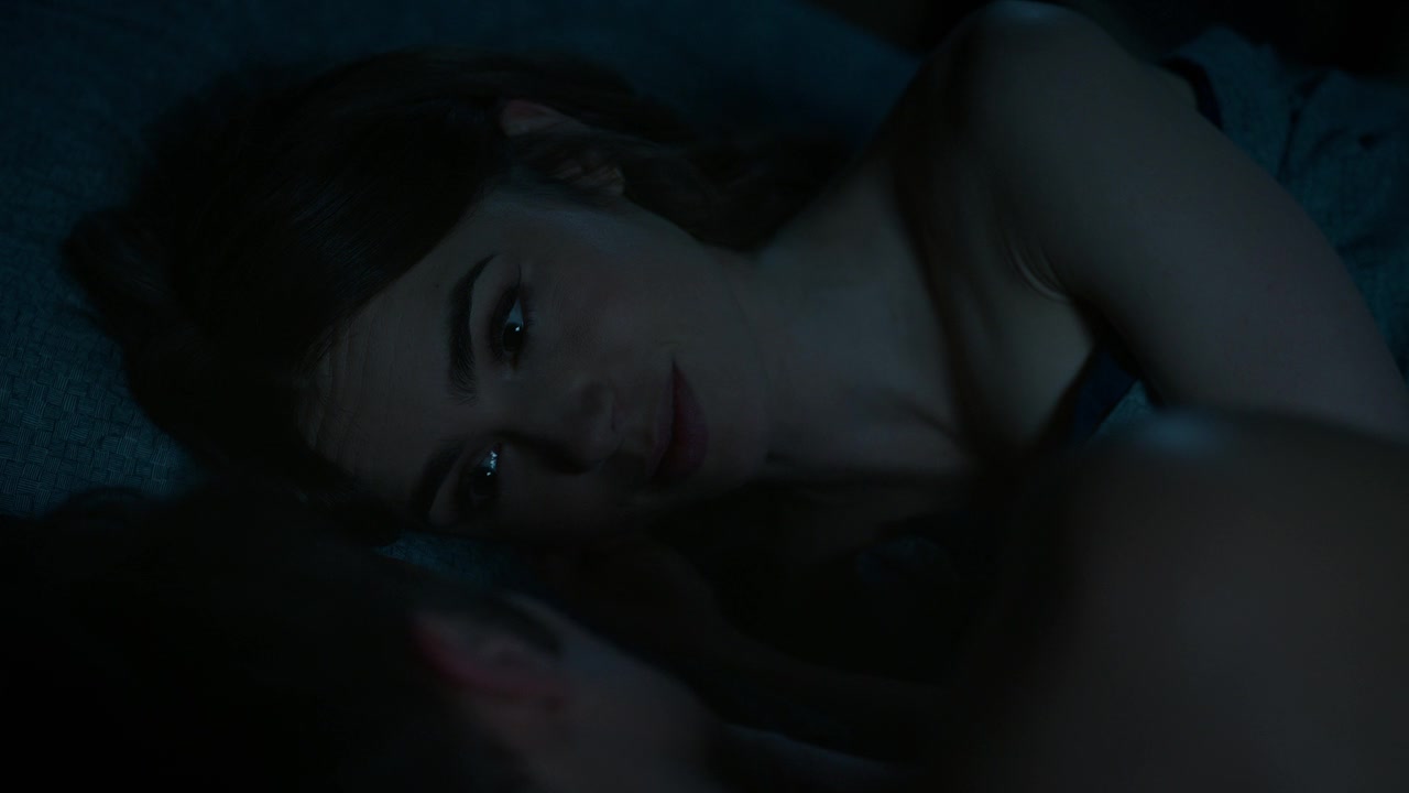 Emily_in_Paris_S01E10_Cancel_Couture_720p_NF_WEB-DL_DDP5_1_x264-BTN_1025.jpg