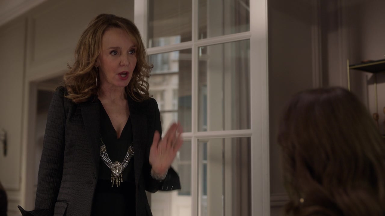 Emily_in_Paris_S01E10_Cancel_Couture_720p_NF_WEB-DL_DDP5_1_x264-BTN_1055.jpg