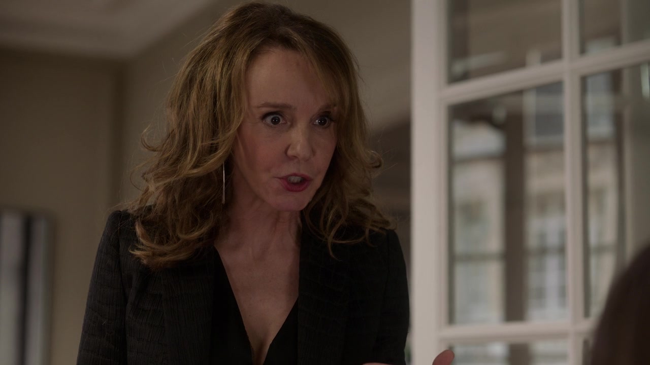 Emily_in_Paris_S01E10_Cancel_Couture_720p_NF_WEB-DL_DDP5_1_x264-BTN_1059.jpg