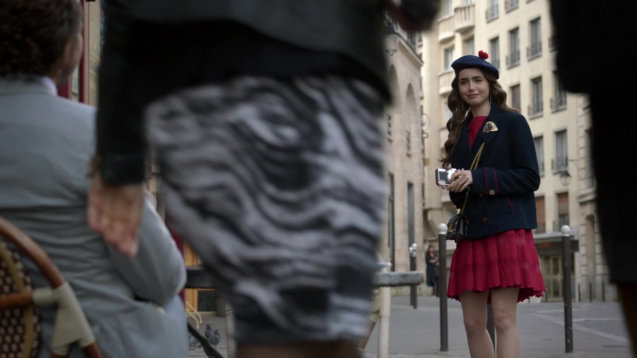 Emily_in_Paris_S01E10_Cancel_Couture_720p_NF_WEB-DL_DDP5_1_x264-BTN_1086.jpg