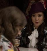 Emily_in_Paris_S01E10_Cancel_Couture_720p_NF_WEB-DL_DDP5_1_x264-BTN_0040.jpg