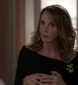 Emily_in_Paris_S01E10_Cancel_Couture_720p_NF_WEB-DL_DDP5_1_x264-BTN_0224.jpg