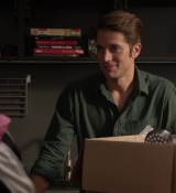 Emily_in_Paris_S01E10_Cancel_Couture_720p_NF_WEB-DL_DDP5_1_x264-BTN_0385.jpg