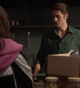 Emily_in_Paris_S01E10_Cancel_Couture_720p_NF_WEB-DL_DDP5_1_x264-BTN_0386.jpg