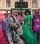 Emily_in_Paris_S01E10_Cancel_Couture_720p_NF_WEB-DL_DDP5_1_x264-BTN_0771.jpg