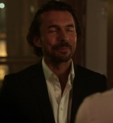 Emily_in_Paris_S01E10_Cancel_Couture_720p_NF_WEB-DL_DDP5_1_x264-BTN_0875.jpg