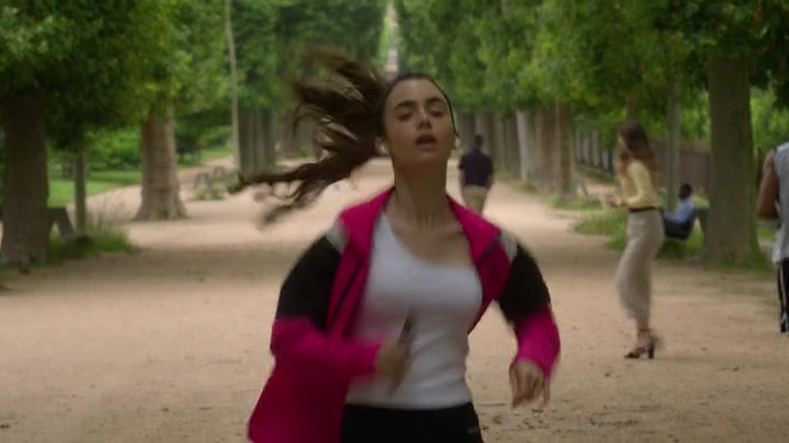 Emily_in_Paris_S02E01_WEBRip_x264-ION10_0037.jpg