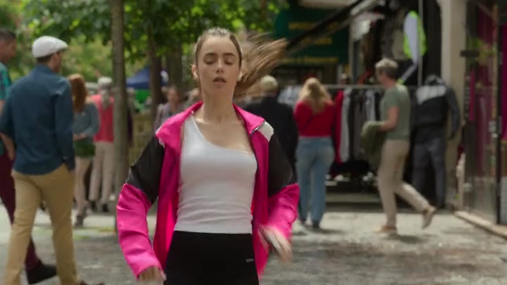 Emily_in_Paris_S02E01_WEBRip_x264-ION10_0050.jpg