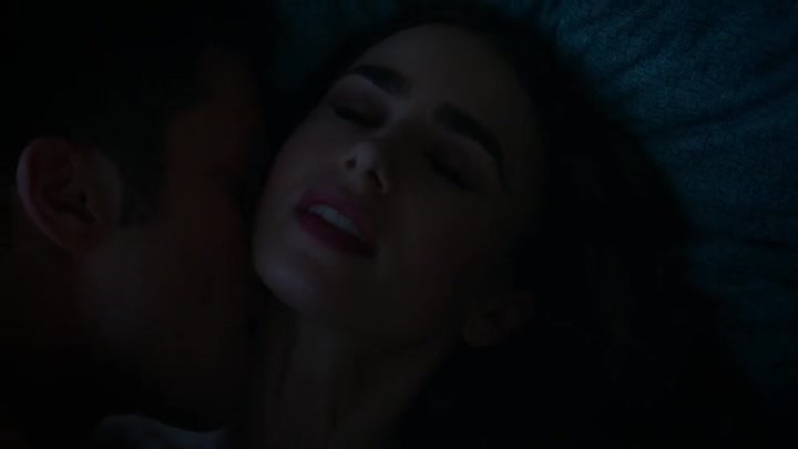 Emily_in_Paris_S02E01_WEBRip_x264-ION10_0063.jpg