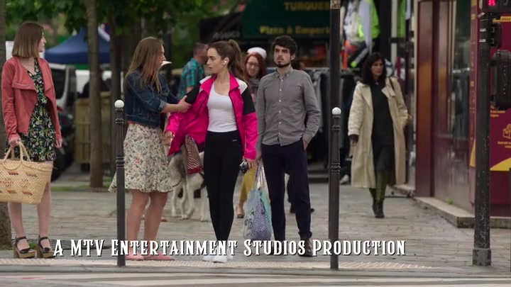Emily_in_Paris_S02E01_WEBRip_x264-ION10_0077.jpg