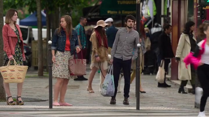 Emily_in_Paris_S02E01_WEBRip_x264-ION10_0083.jpg