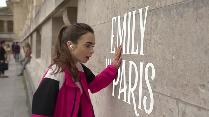 Emily_in_Paris_S02E01_WEBRip_x264-ION10_0092.jpg