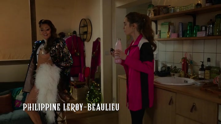 Emily_in_Paris_S02E01_WEBRip_x264-ION10_0124.jpg