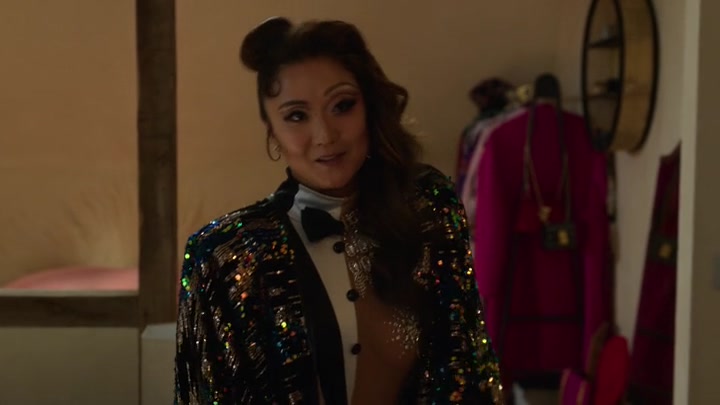 Emily_in_Paris_S02E01_WEBRip_x264-ION10_0131.jpg