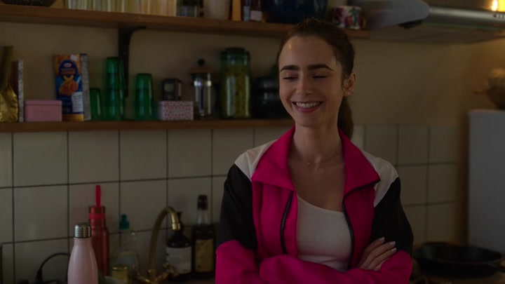 Emily_in_Paris_S02E01_WEBRip_x264-ION10_0156.jpg