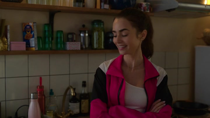 Emily_in_Paris_S02E01_WEBRip_x264-ION10_0157.jpg