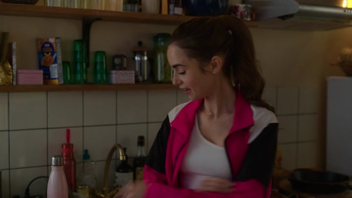 Emily_in_Paris_S02E01_WEBRip_x264-ION10_0158.jpg