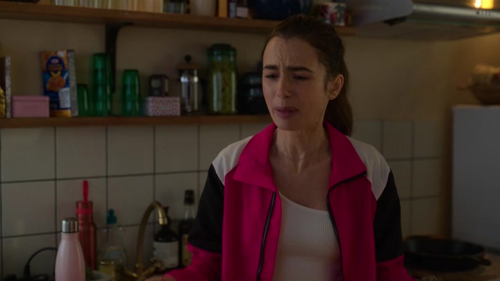 Emily_in_Paris_S02E01_WEBRip_x264-ION10_0250.jpg