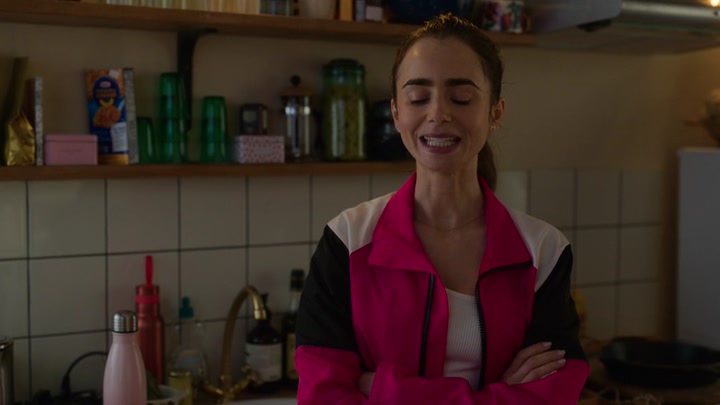 Emily_in_Paris_S02E01_WEBRip_x264-ION10_0284.jpg