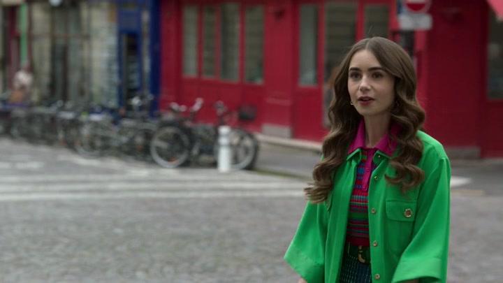 Emily_in_Paris_S02E01_WEBRip_x264-ION10_0304.jpg