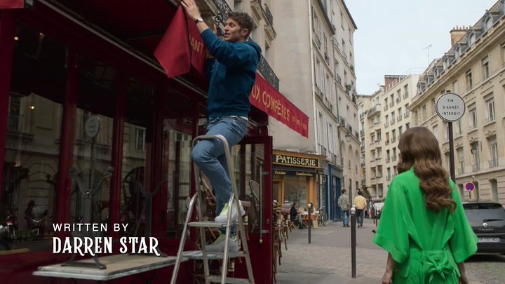 Emily_in_Paris_S02E01_WEBRip_x264-ION10_0308.jpg