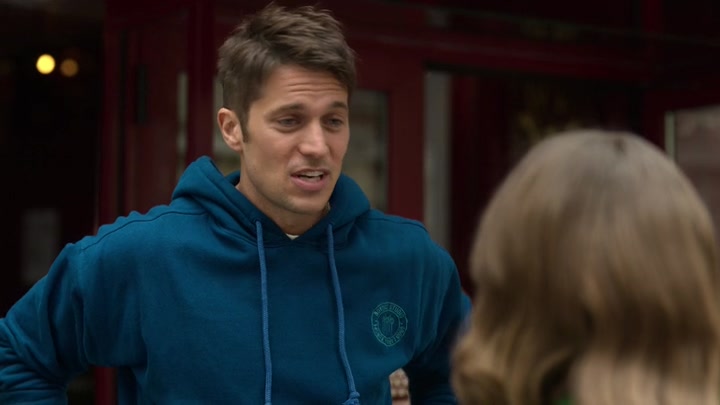 Emily_in_Paris_S02E01_WEBRip_x264-ION10_0324.jpg