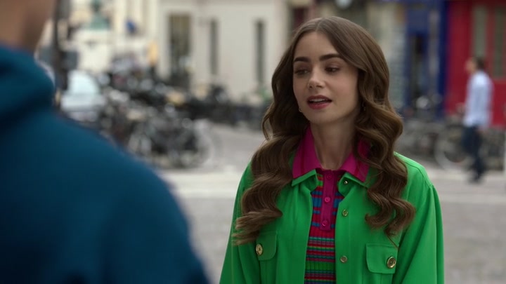 Emily_in_Paris_S02E01_WEBRip_x264-ION10_0330.jpg