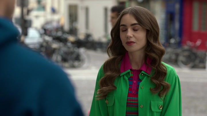 Emily_in_Paris_S02E01_WEBRip_x264-ION10_0333.jpg
