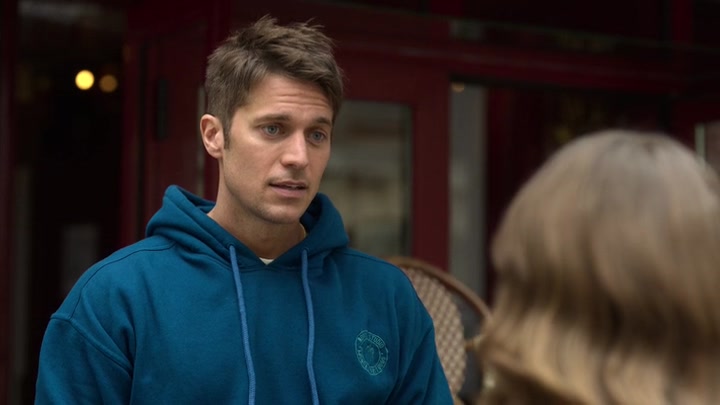 Emily_in_Paris_S02E01_WEBRip_x264-ION10_0337.jpg