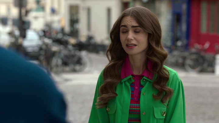 Emily_in_Paris_S02E01_WEBRip_x264-ION10_0341.jpg