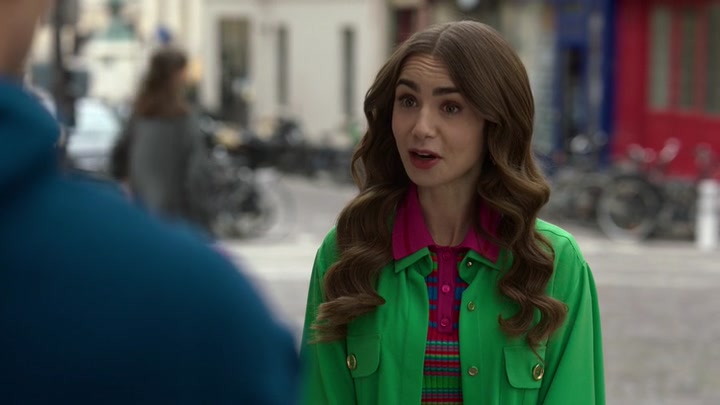 Emily_in_Paris_S02E01_WEBRip_x264-ION10_0349.jpg