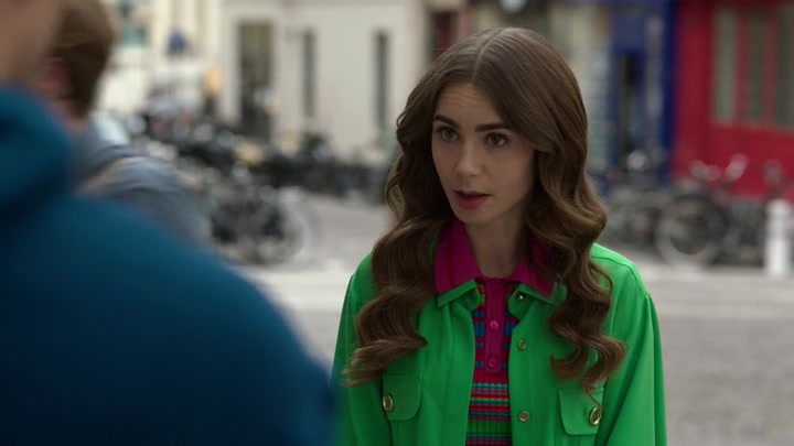 Emily_in_Paris_S02E01_WEBRip_x264-ION10_0351.jpg