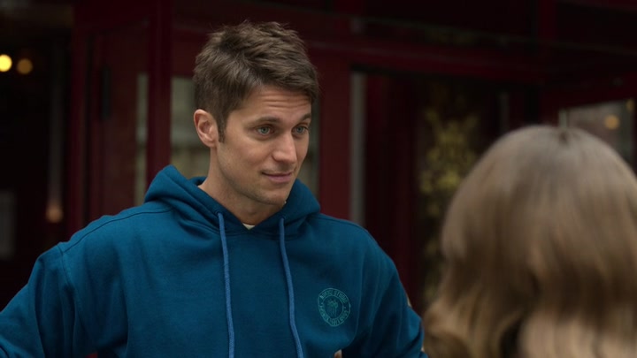 Emily_in_Paris_S02E01_WEBRip_x264-ION10_0353.jpg