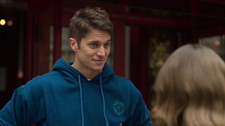 Emily_in_Paris_S02E01_WEBRip_x264-ION10_0354.jpg
