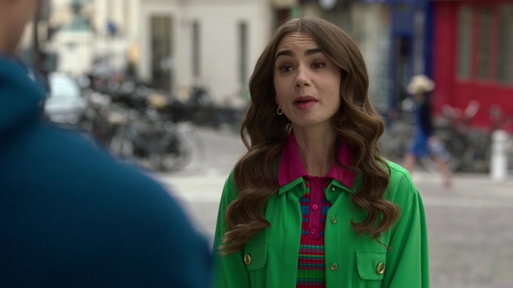 Emily_in_Paris_S02E01_WEBRip_x264-ION10_0355.jpg